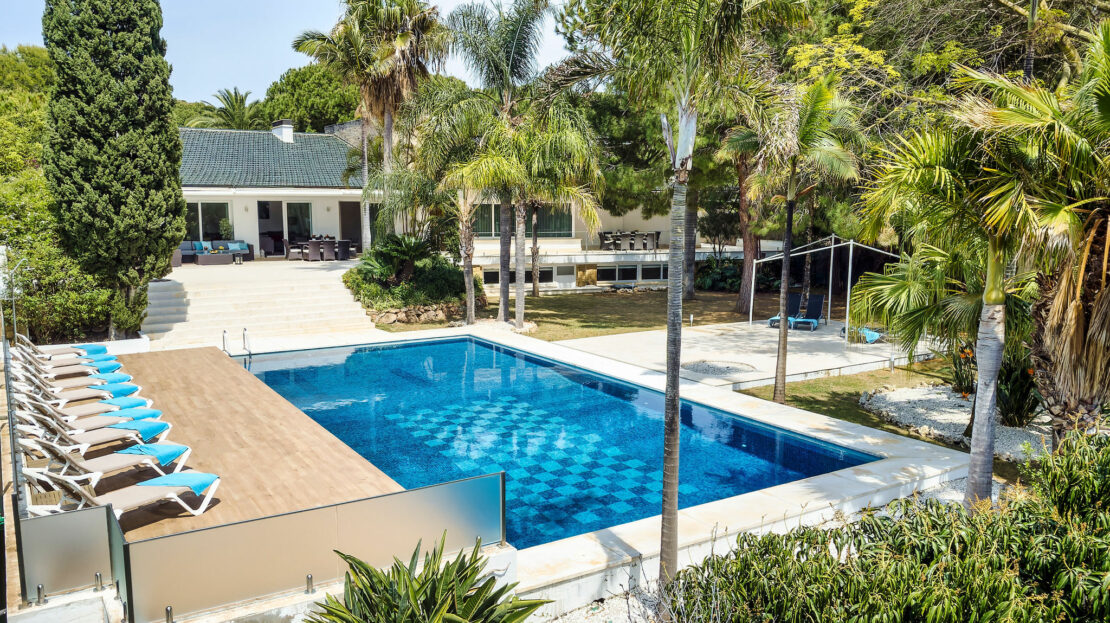 Villa Anna contemporary villa with coastline views in Las Chapas.
