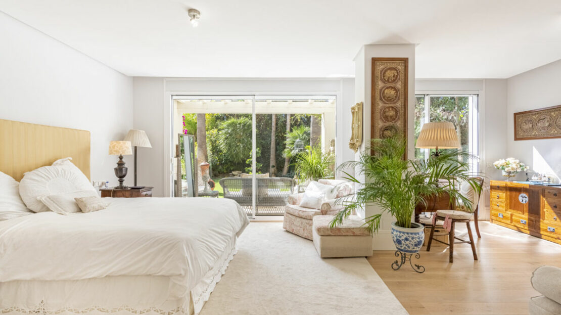 Elegant garden apartment with private pool in Retiro de Nagüeles, Marbella.
