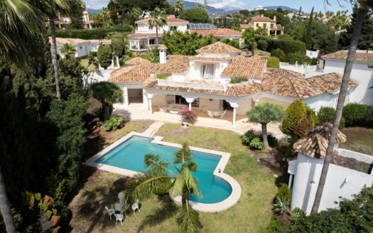 Exquisite Andalusian villa with panoramic sea views in El Paraiso.