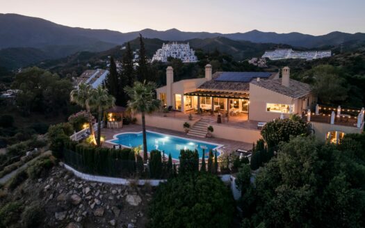 Charming rural villa with panoramic views in El Padron.