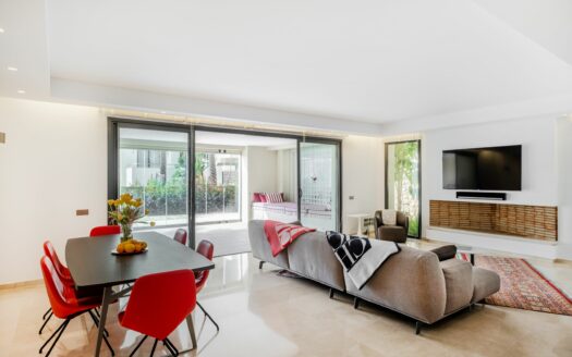Spacious 3-bedroom ground floor apartment with terrace in Imara, Sierra Blanca.