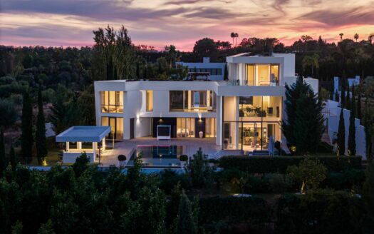 Frontline golf contemporary luxury villa with stunning panorama in Los Flamingos, Benahavis.