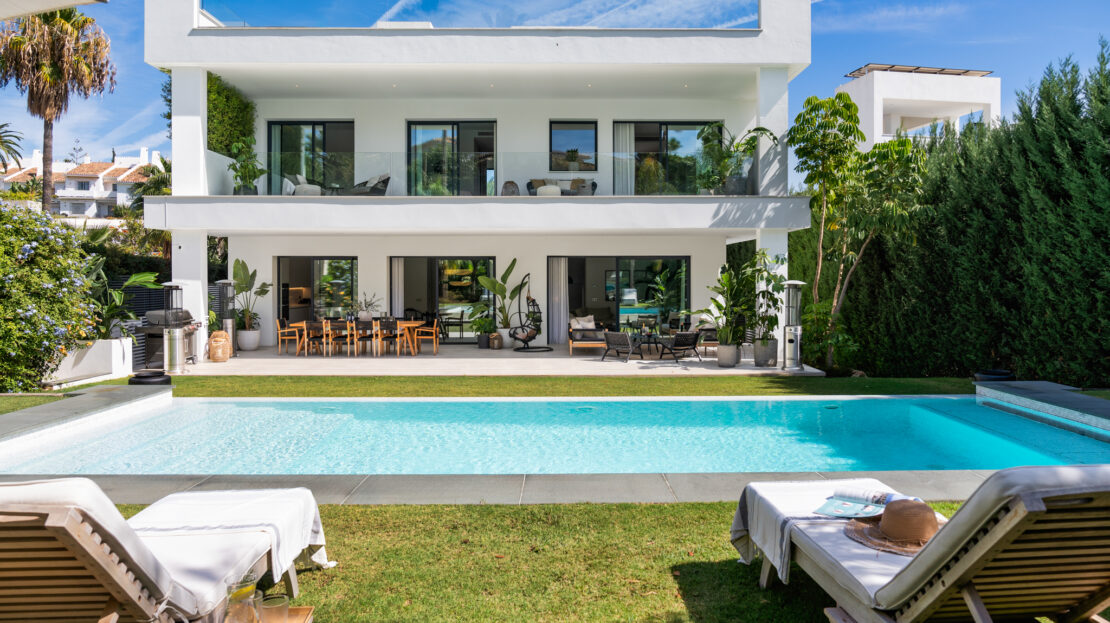 Modern luxury home Villa Gardenias with rooftop terrace, private pool, and elegant garden on the border of Puerto Banus and Nueva Andalucía.