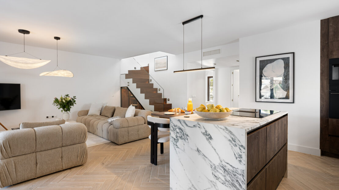 Penthouse in Golden Mile Marbella with plunge pool and terrace