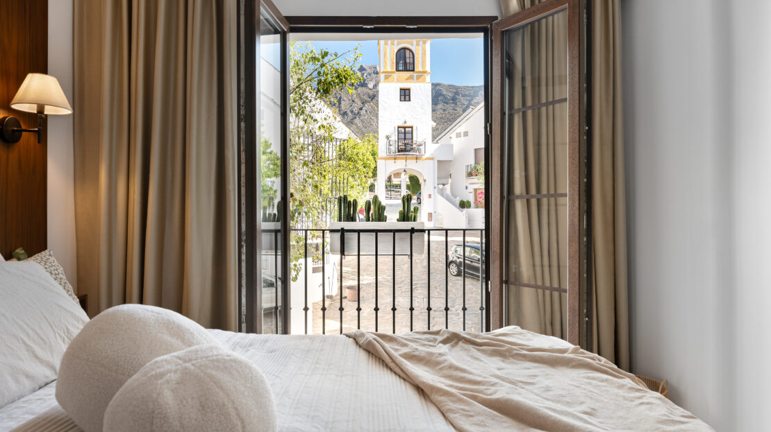 Penthouse in Golden Mile Marbella with plunge pool and terrace