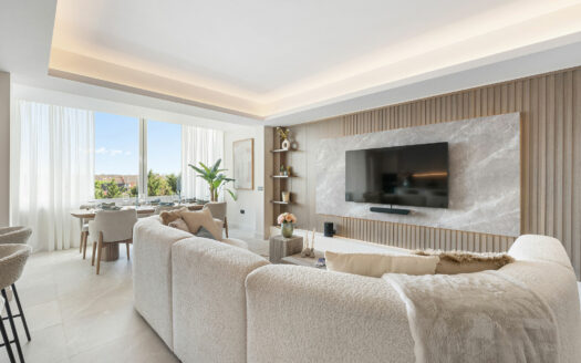 Renovated modern penthouse in Mirador del Rodeo, Marbella, featuring a rooftop solarium, plunge pool, and breathtaking mountain views.