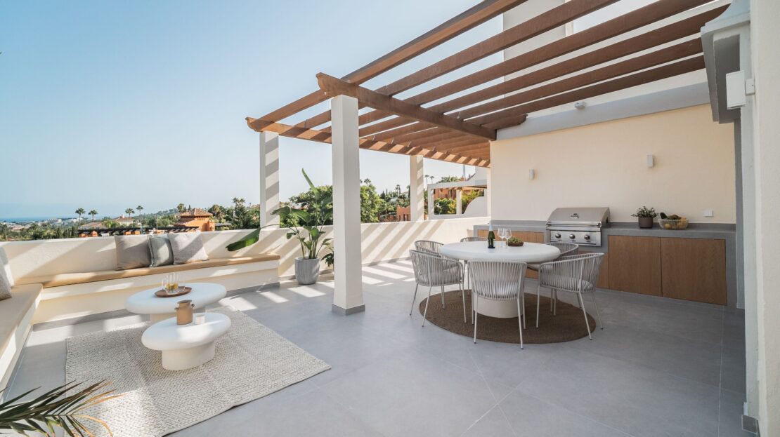 Luxury Duplex Penthouse in Los Belvederes Marbella with Sea Views