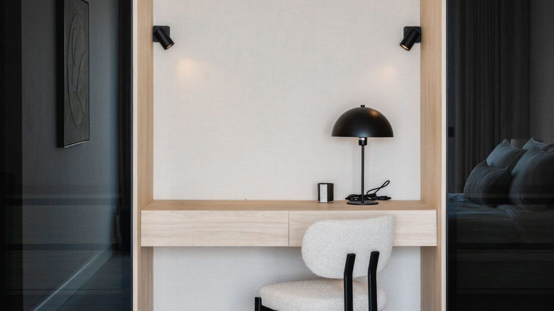 Modern study nook with workspace, task lighting, and floor-to-ceiling mirrored wardrobes in Los Belvederes luxury penthouse, Marbella
