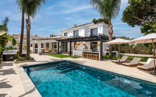 Beachside villa in San Pedro de Alcántara